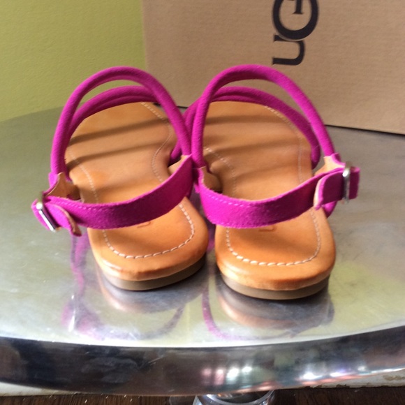 UGG NIB “Mytis” Fushia Suede Sandals Size 6 - Picture 5 of 8
